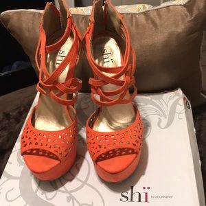 Coral used heels some small scratches on back